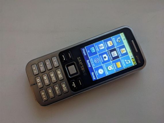 Мобільний телефон Samsung c3322 duos бу-глючит зарядка
