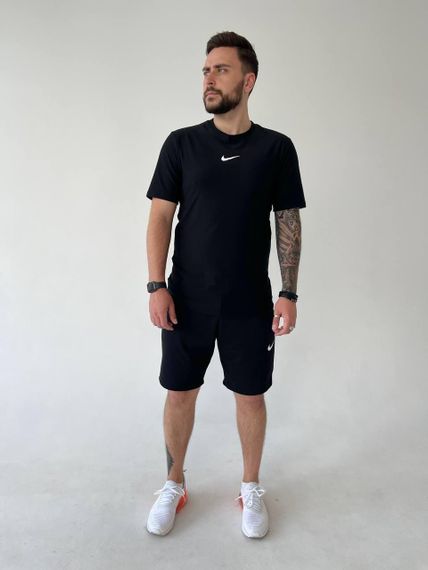 Футболка nike чорна