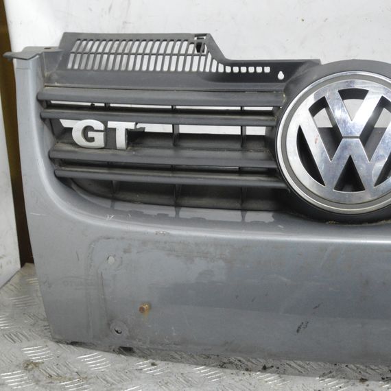 Решітка радіатора Volkswagen Golf V Jetta 2003-2009 Решітка переднього бампера Фольксваген Гольф 5 1K5853653 | Зображення 1