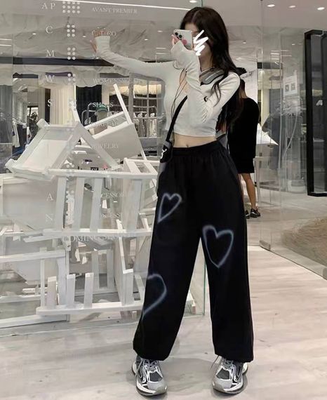 Женские теплые спортивные штаны объемные в стиле оверсайз RO107 цвет черный, размер универсальный 42/46 | Зображення 2