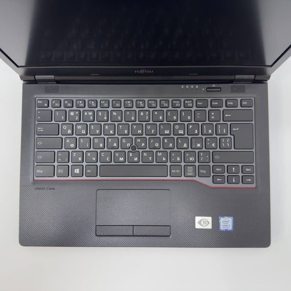 Ноутбук Fujitsu LifeBook E Series / 14" (1920x1080) IPS / Intel Core i3-8130U (2 (4) ядра по 2.2 - 3.4 GHz) / 8 GB DDR4 / 256 GB SSD / Intel UHD Graphics 620 / WebCam б/в + Подарунок Мишка та килимок | Зображення 3