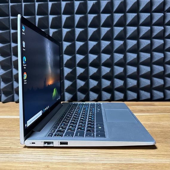 Ультрабук Б-клас HP ProBook 440 G8 / 14" (1920x1080) IPS / AMD Ryzen 3 Pro 5400U (4 (8) ядра по 4.0 GHz) / 8 GB DDR4 / 256 GB SSD / AMD Radeon Vega 6 Graphics / WebCam б/в | Зображення 4