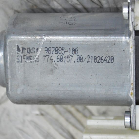 Моторчик склопідйомника передній правий Seat Ibiza III 2002-2009 Моторчик скла правих дверей Сеат 77460157 | Зображення 2