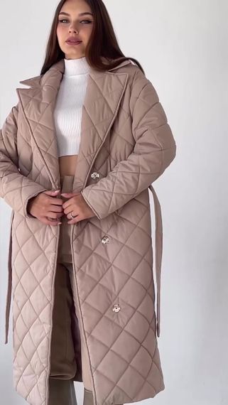 Пальто Стеганное женское за колено цвет бежевый с капюшона 110, XL | Зображення 4