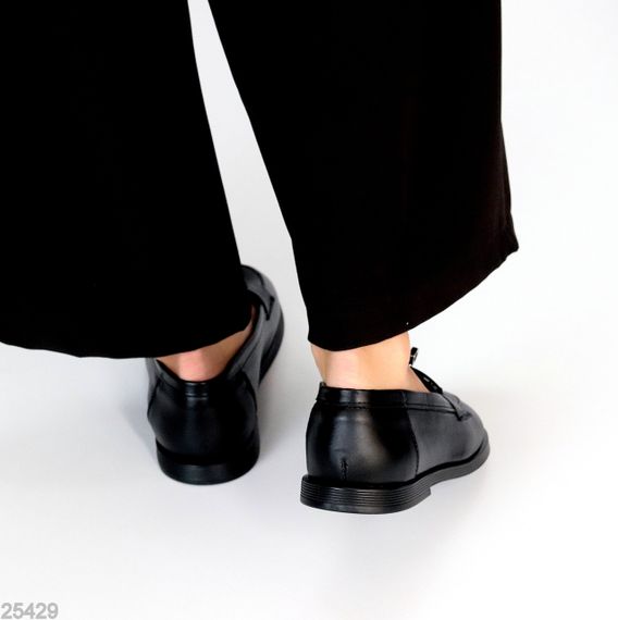 Удобные повседневные черные кожаные лоферы стильный декор | Зображення 2