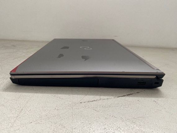Мобільна робоча станція Б-клас Fujitsu Celsius H730 / 15.6" (1920x1080) TN / Intel Core i7-4900MQ (4 (8) ядра по 2.8 - 3.8 GHz) / 32 GB DDR3 / 512 GB SSD / nVidia Quadro K2100M, 2 GB GDDR5, 128-bit / WebCam б/в + Подарунок Зубна щітка Colgate | Зображення 3