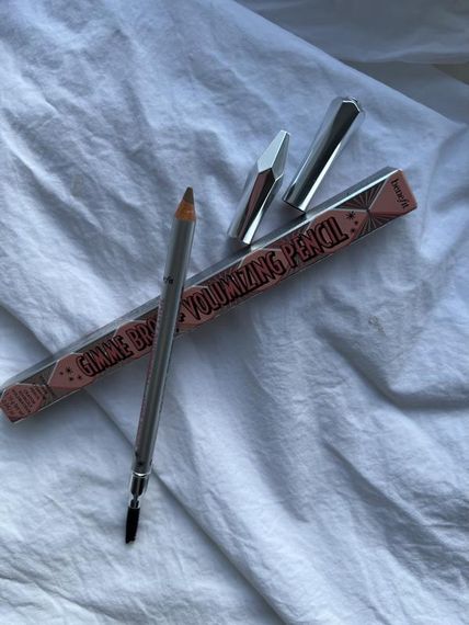 Водостійкий олівець для брів для об'єму Benefit gimme brow+ volumizing pencil - 3 Warm Light Brown (1.19 g) | Зображення 1