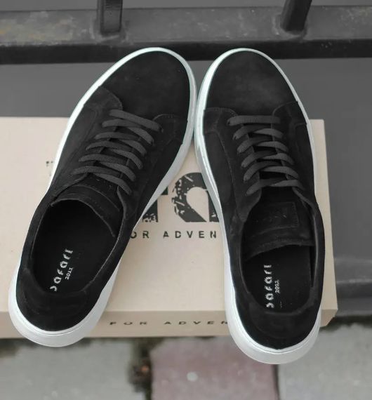 Замшеві кросівки на білій підошві 45 розмір