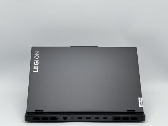 Ігровий ноутбук Lenovo Legion Pro 7 16IRX9H / 16.1" (2560x1600) IPS / Intel Core i9-14900HX (24 (32) ядра по 1.6 - 5.8 GHz) / 32 GB DDR5 / 960 GB SSD / nVidia GeForce RTX 4080, 12 GB GDDR6X, 192-bit / WebCam б/в + Подарунок Миша HOCO GM28 | Зображення 4