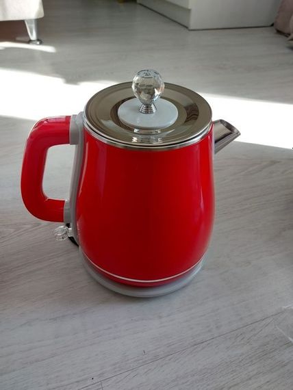 Електрочайник Monte MT-1830 Red, 1.7 л, 1800 Вт, з подвійними стінками | Зображення 2