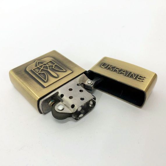 Зажигалка бензиновая герб Украины 4410, зажигалка в подарок, сувенирные зажигалки,. Цвет: золотой | Зображення 3