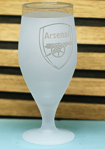 Пивний келих 500 мл ФК Арсенал Arsenal на ніжці з гравіюванням  подарунок кружка фанату футболу | Зображення 1