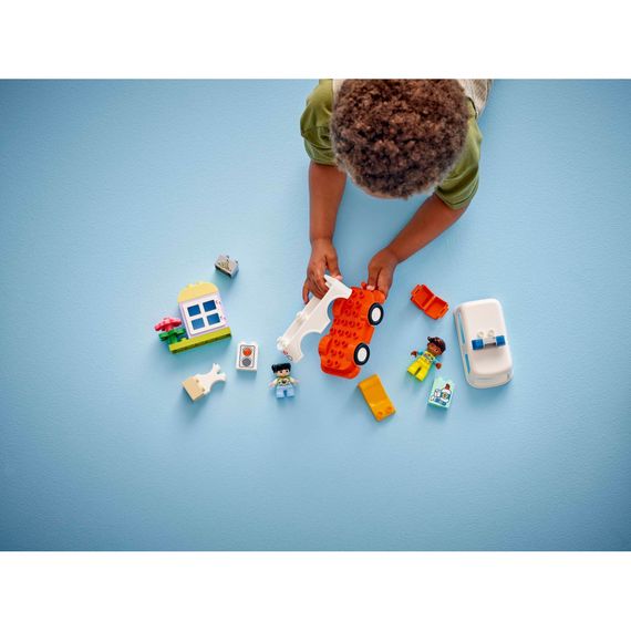 Конструктор LEGO DUPLO Town Швидка допомога та водій (10447) | Зображення 7