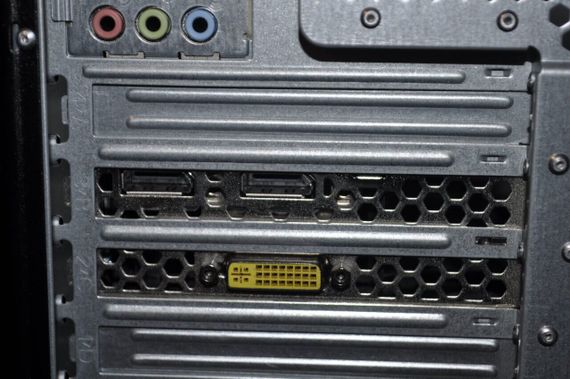 Комп'ютер Fujitsu Esprimo P756 E90 Tower / Intel Core i5-6500 (4 ядра по 3,2 - 3,6 ГГц) / 16 ГБ DDR4 / 240 ГБ SSD / nVidia GeForce GTX 745, 2 ГБ GDDR3, 128-біт / DVD-ROM / Windows 11 Pro б/в | Зображення 4