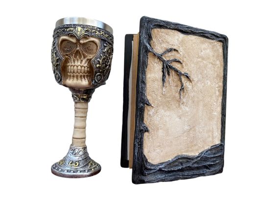 Подарунковий набір Келих 3D Череп у Шоломі та Блокнот 3D «Тінь Ворона» | Зображення 1