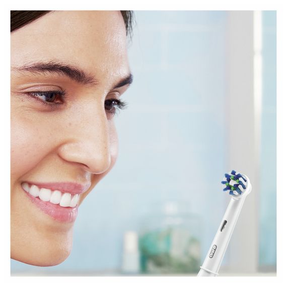 Електрична зубна щітка Oral-B Pro Series 1 D305.513.3X BK типу 3791+ чохол Travel Edition | Зображення 2