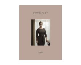 Лучшие фотографы мира книга с фотографиями Эрвина Олафа Erwin Olaf: I Am подарочные книги для фотографов