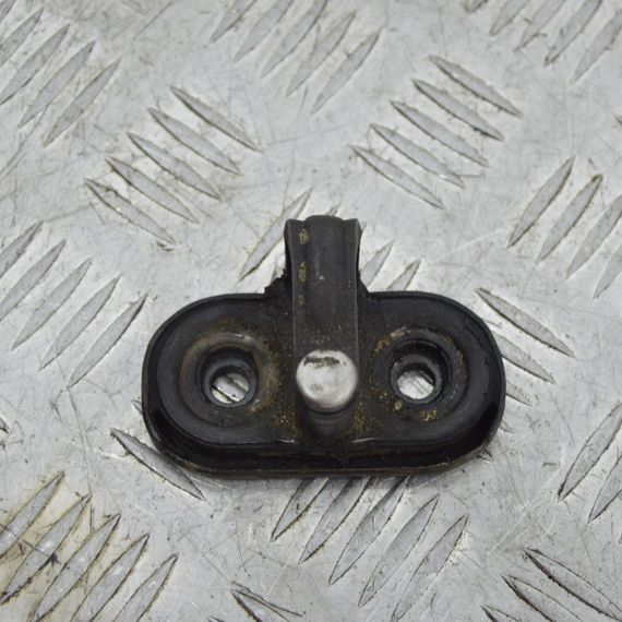 Стопор кришки багажнику Volkswagen Passat B5 Golf IV 1998-2005 Фольксваген Пассат б5 Гольф 4 1J6827517B