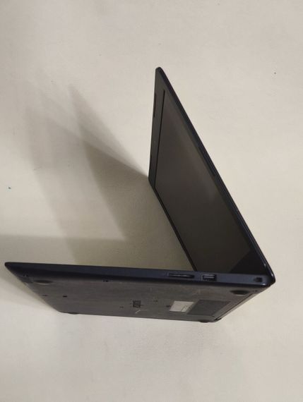 Ультрабук Dell Inspiron 3593 / 15.6" (1366x768) TN Touch / Intel Core i7-1065G7 (4 (8) ядра по 1.3 - 3.9 GHz) / 8 GB DDR4 / 256 GB SSD / Intel Iris Plus Graphics / WebCam б/у | Зображення 5