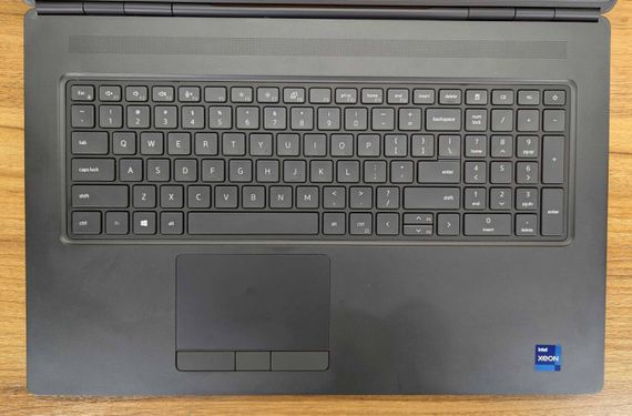 Мобільна робоча станція Dell Precision 7760 / 17.3" (3840x2160) IPS / Intel Xeon W-11855M (6 (12) ядер по 3.2 - 4.9 GHz) / 32 GB DDR4 / 1000 GB SSD / nVidia RTX A4000, 8 GB GDDR6, 256-bit / WebCam / Windows 11 б/в | Зображення 2