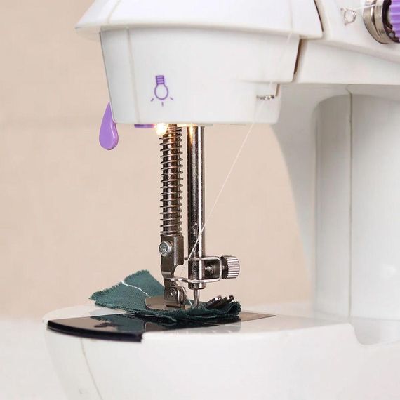 Швейная машинка со столом 250 Вт, Mini Sewing SM202A / Домашняя мини машинка для шитья с педалью | Зображення 5