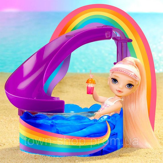 Детский игровой набор с куклой серии "Littles" - Счастливый праздник в бассейне Rainbow High 522249 | Зображення 2