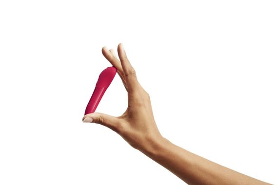 Потужна віброкуля Tango X Cherry Red by We-Vibe, 7 режимів вібрації, 8 рівнів інтенсивності Sex Aura | Зображення 3
