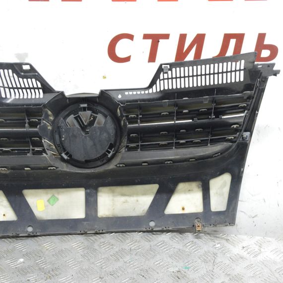 Решітка радіатора Volkswagen Golf V Jetta 2003-2009 Решітка переднього бампера Фольксваген Гольф 5 1K5853653 | Зображення 5