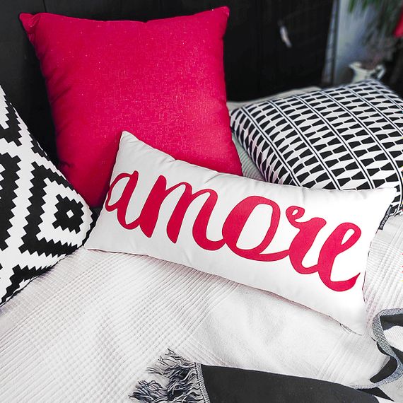 Подушка для дивану оксамитова Amore 50x24 см (52BP_21L006)