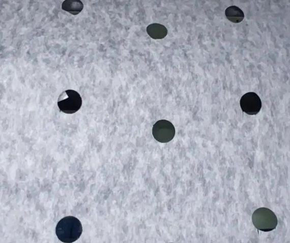 Агроволокно Shadow 50 г/м², 1,6х100 м, з перфорацією (3 отвори), чорно-біле (АВЧБП0003) | Зображення 3