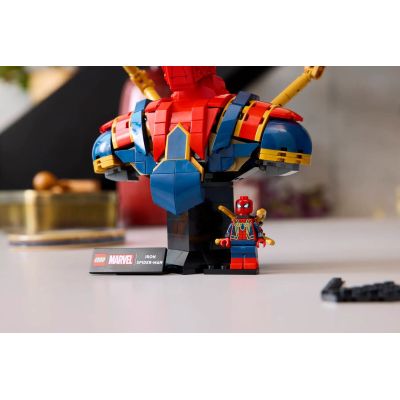Конструктор LEGO Super Heroes Погруддя Залізної Людини-Павука (76326) | Зображення 5