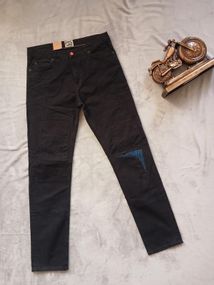 Женские черные стильные джинсы