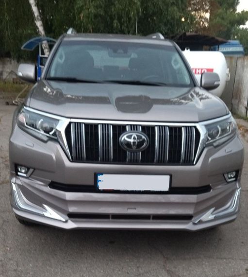 Накладки на передній і задній бампер Modelista V3-LED (2017-) Чорний колір для Toyota Land Cruiser Prado 150 | Зображення 5