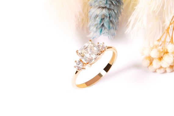 Кольцо из желтого золота с кварцем цветом шампань 20