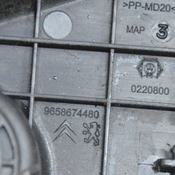 Накладка замка капота Citroen C4 Picasso 2004-2013 Кришка замка капота Сітроен ц4 Пікассо 9658674480 | Зображення 2