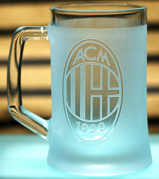 Пивний келих 670 мл ФК Мілан AC Milan з гравіюванням подарунок для фаната   футбольний кухоль | Зображення 2