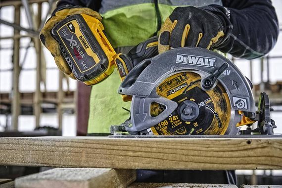 Пила дискова акумуляторна 190*30мм DeWALT DCS578NT | Зображення 6