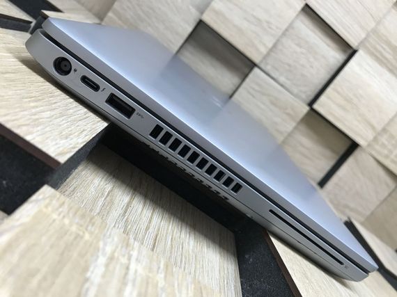 Ультрабук Б-класс Dell Latitude 5411 / 14" (1920x1080) IPS / Intel Core i7-10850H (6 (12) ядра по 2.7 - 5.1 GHz) / 8 GB DDR4 / 240 GB SSD M.2 / Intel UHD Graphics / WebCam / Windows 10 б/у | Зображення 4