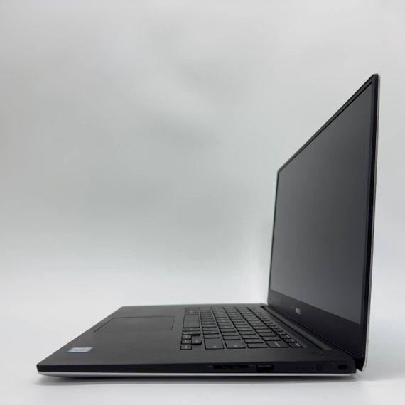 Мобільна робоча станція Б-клас Dell Precision 5520 / 15.6" (1920x1080) IPS / Intel Xeon E3-1505M v6 (4 (8) ядра по 3.0 - 4.0 GHz) / 16 GB DDR4 / 512 GB SSD / nVidia Quadro M1200, 4 GB GDDR5, 128-bit б/в + Подарунок Мишка та килимок | Зображення 4