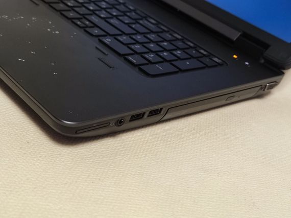 Мобильная рабочая станция HP ZBook 17 G2 / 17.3" (1600x900) TN / Intel Core i5-4200M (2 (4) ядра по 2.5 - 3.1 GHz) / 8 GB DDR3 / 256 GB SSD / nVidia Quadro K610M, 1 GB GDDR5, 64-bit / WebCam / DVD-ROM б/у | Зображення 2