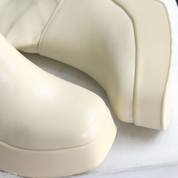 Эффектные легкие бежевые ботфорты стрейч еврозима на платформе | Зображення 7