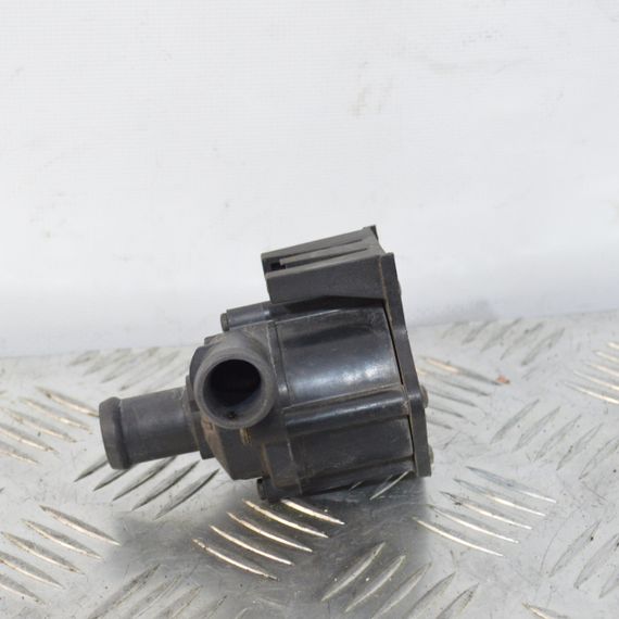 Водяний насос 1.8 / 2.0 / 3.0 Volkswagen Golf Jetta Beetle 2012-2025 Помпа водяна Фольксваген Гольф Джетта Бітл 06H121601J | Зображення 1