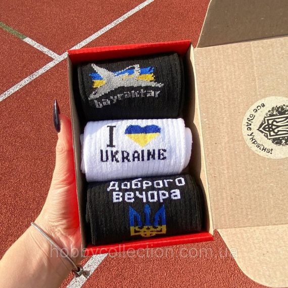 Бокс чоловічих патріотичних шкарпеток 40-45 3 пари в червоній коробці весна-осінь-літо