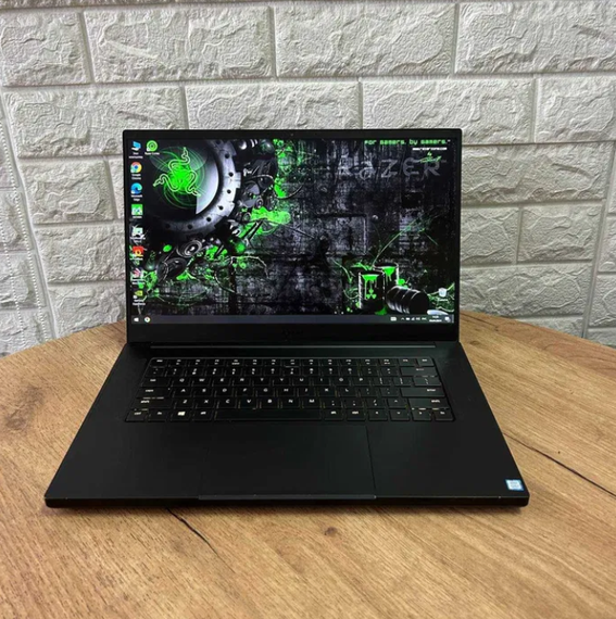 Ноутбук Razer Blade 15 FHD IPS 144Hz i7 9750H 16Gb SSD 128Gb+HDD1Tb RTX 2060 Б/В