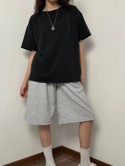 Женский летний костюм оверсайз футболка и длинные шорты SSH714, цвет черный + серый, размер единый 42/46 | Зображення 3