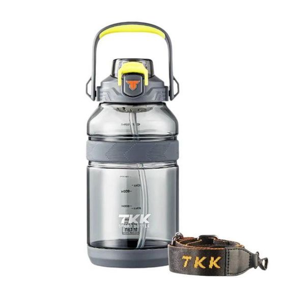 Спортивная бутылка TKK 2000 мл, Tritan (BPA-free), серая. Ударопрочная бутылка с трубочкой и ремешком для фитнеса и тренировок | Зображення 1