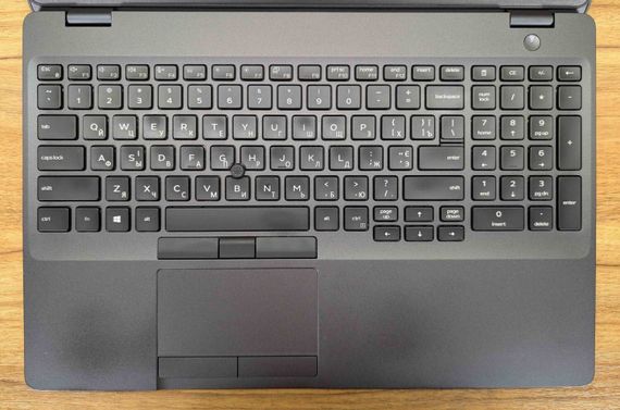 Ультрабук Dell Latitude 5501 / 15.6" (1920x1080) IPS / Intel Core i5-9400H (4 (8) ядра по 2.5 - 4.3 GHz) / 8 GB DDR4 / 256 GB SSD / Intel UHD Graphics 630 / WebCam / HDMI / Windows 10 б/у + Подарок Беспроводная мышь / USB | Зображення 2