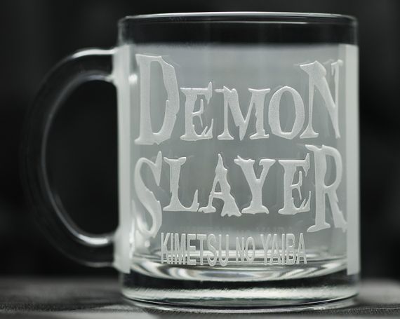 Подарункова чашка для чаю кави 320 млс c гравіюванням аніме Винищувач демонів Demon Slayer Kimetsu no Yaiba