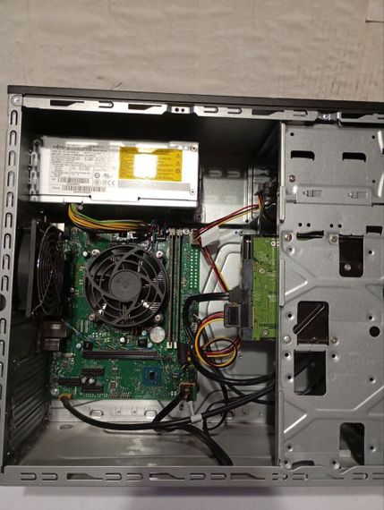 ПК Fujitsu Esprimo P556 E90+ Tower / Intel Core i3-6100 (2 (4) ядра по 3.7 GHz) / 8 GB DDR4 / 240 GB SSD + 500 GB HDD / Intel HD Graphics 530 б/у | Зображення 4