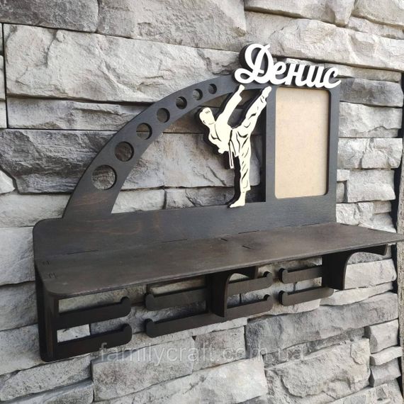 Медальниця з фоторамкою і полицею для кубків  Дерев'яний тримач для медалей Органайзер для нагород карате | Зображення 2